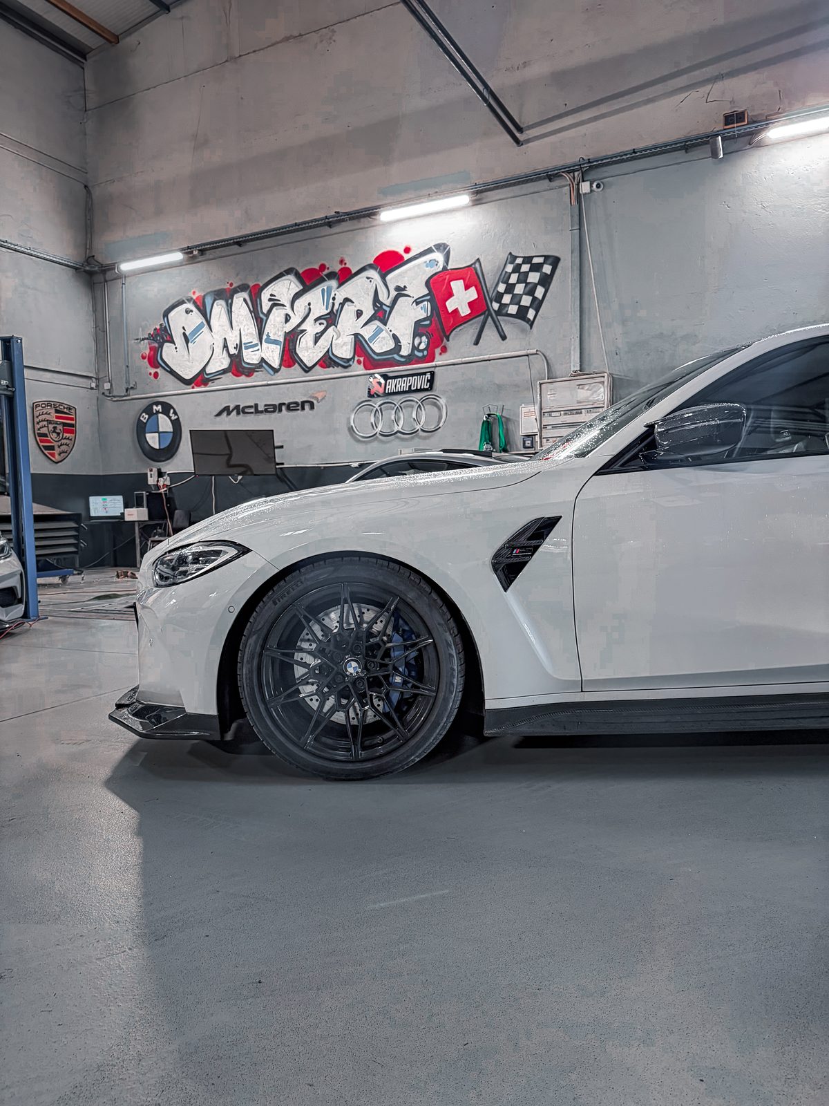 BMW M3 dans l'atelier DM Performance